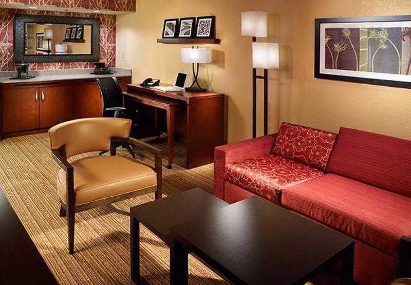 Courtyard By Marriott Macon Ξενοδοχείο Δωμάτιο φωτογραφία