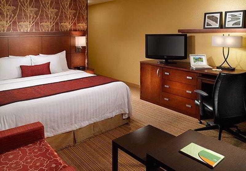 Courtyard By Marriott Macon Ξενοδοχείο Δωμάτιο φωτογραφία