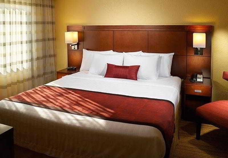 Courtyard By Marriott Macon Ξενοδοχείο Δωμάτιο φωτογραφία